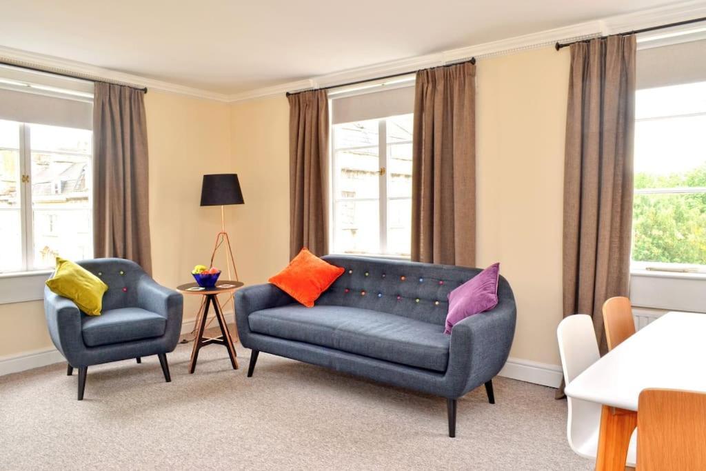 **spotless, Bright 2 Double Bed, Period Features** * Bath