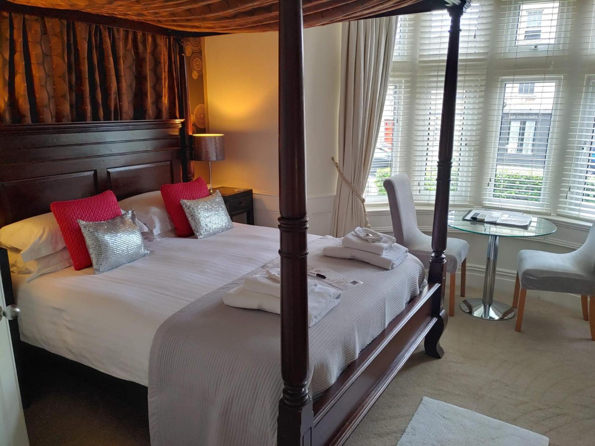 The House Boutique - In-room Breakfast - Free Parking Bed & Breakfast Bath