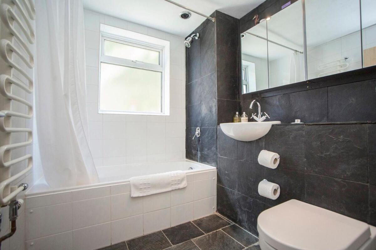 ※ Relaxing Home- Parking & Gorgeous Gardens * Bath