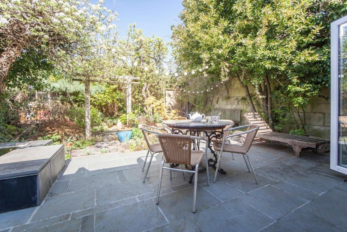※ Relaxing Home- Parking & Gorgeous Gardens Holiday home