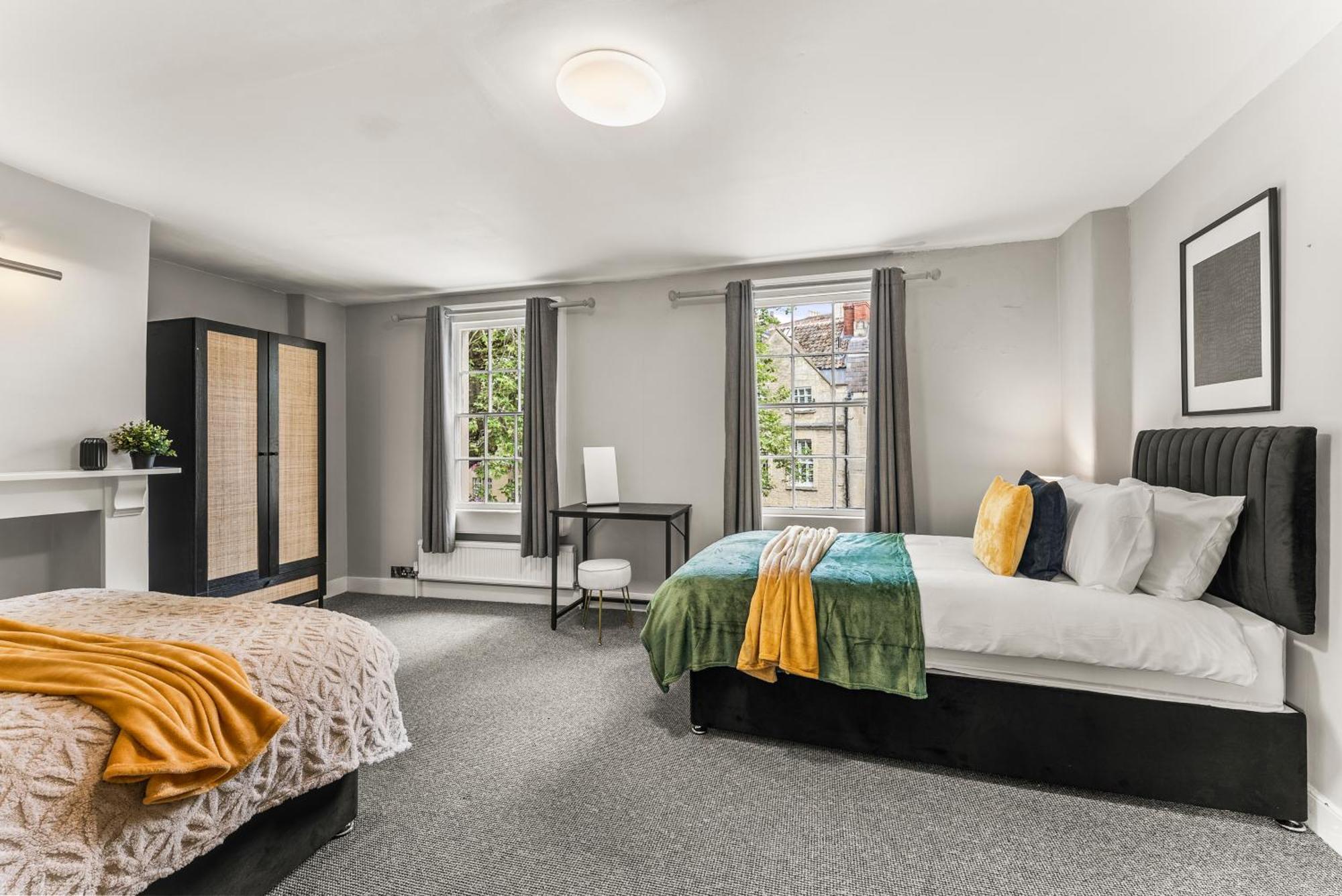 Boutique In Baths Location Apartment *