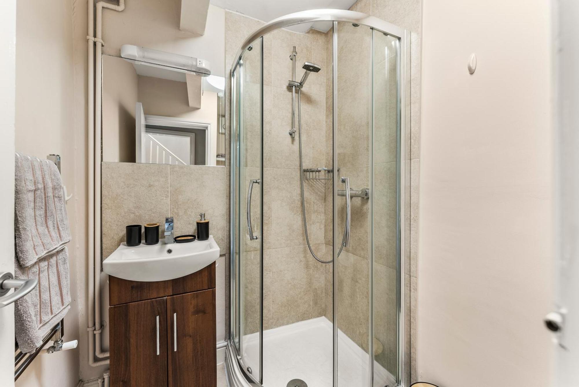 Boutique In Baths Location *