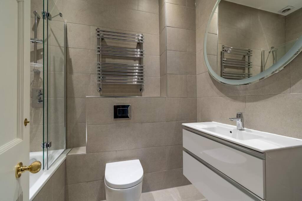 Russell House Apartment Bath
