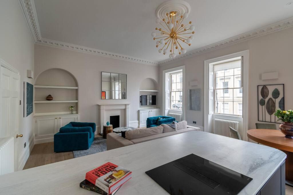 Apartment Russell House Bath
