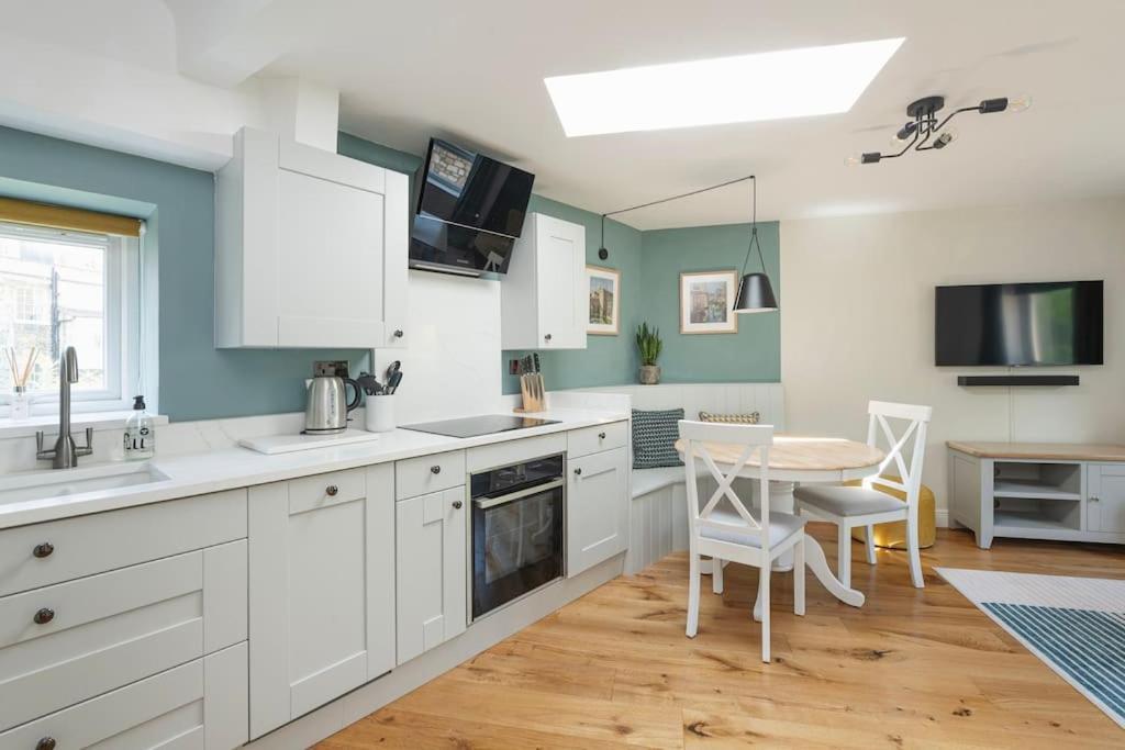 The Park Street Mews - With Parking *