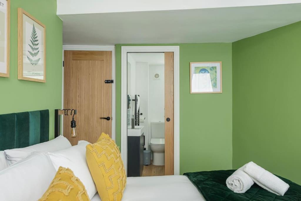 The Park Street Mews - With Parking Apartment