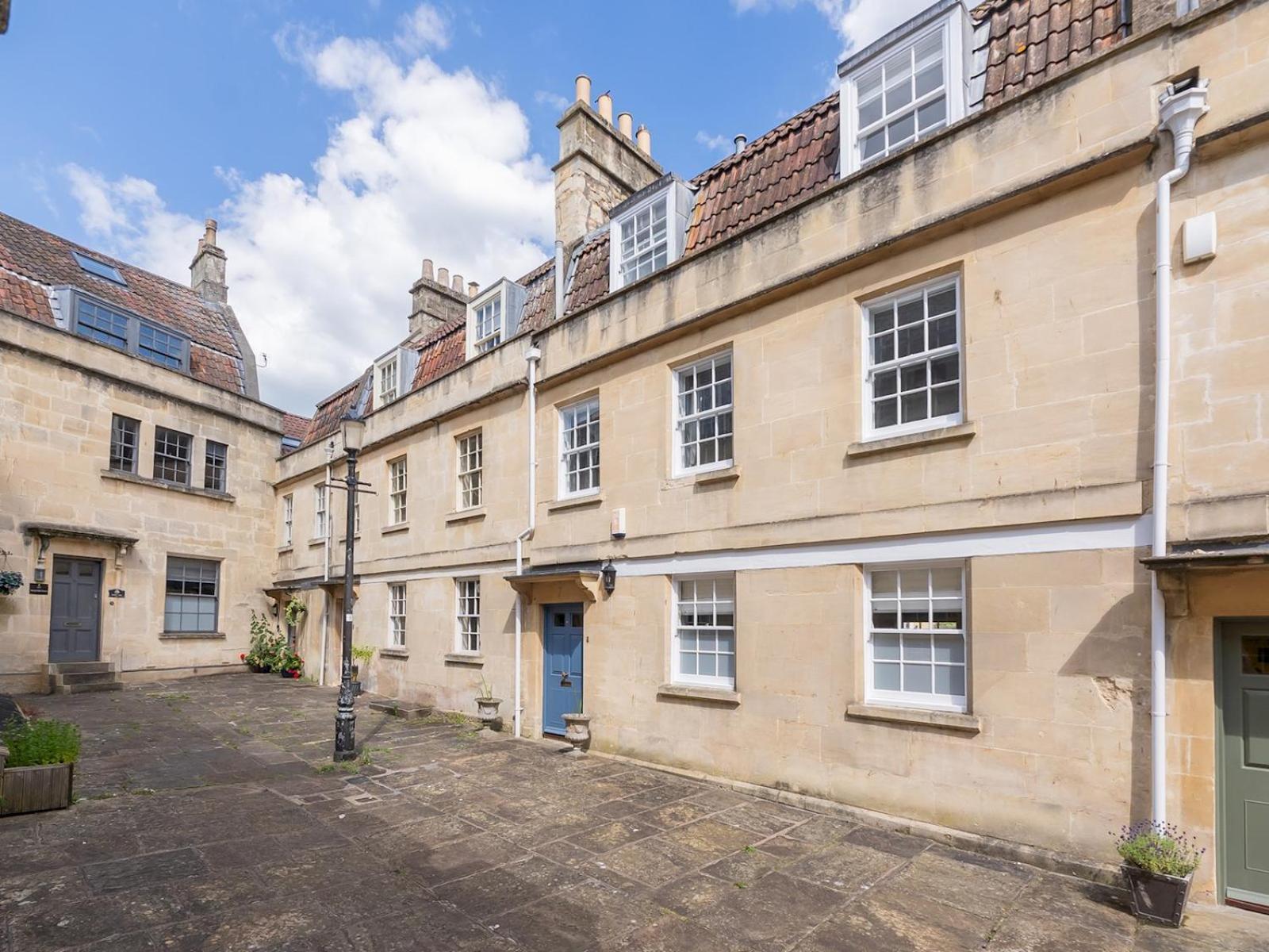 Holiday home Pass The Keys Stunning 2 Bed Townhouse In Centre *