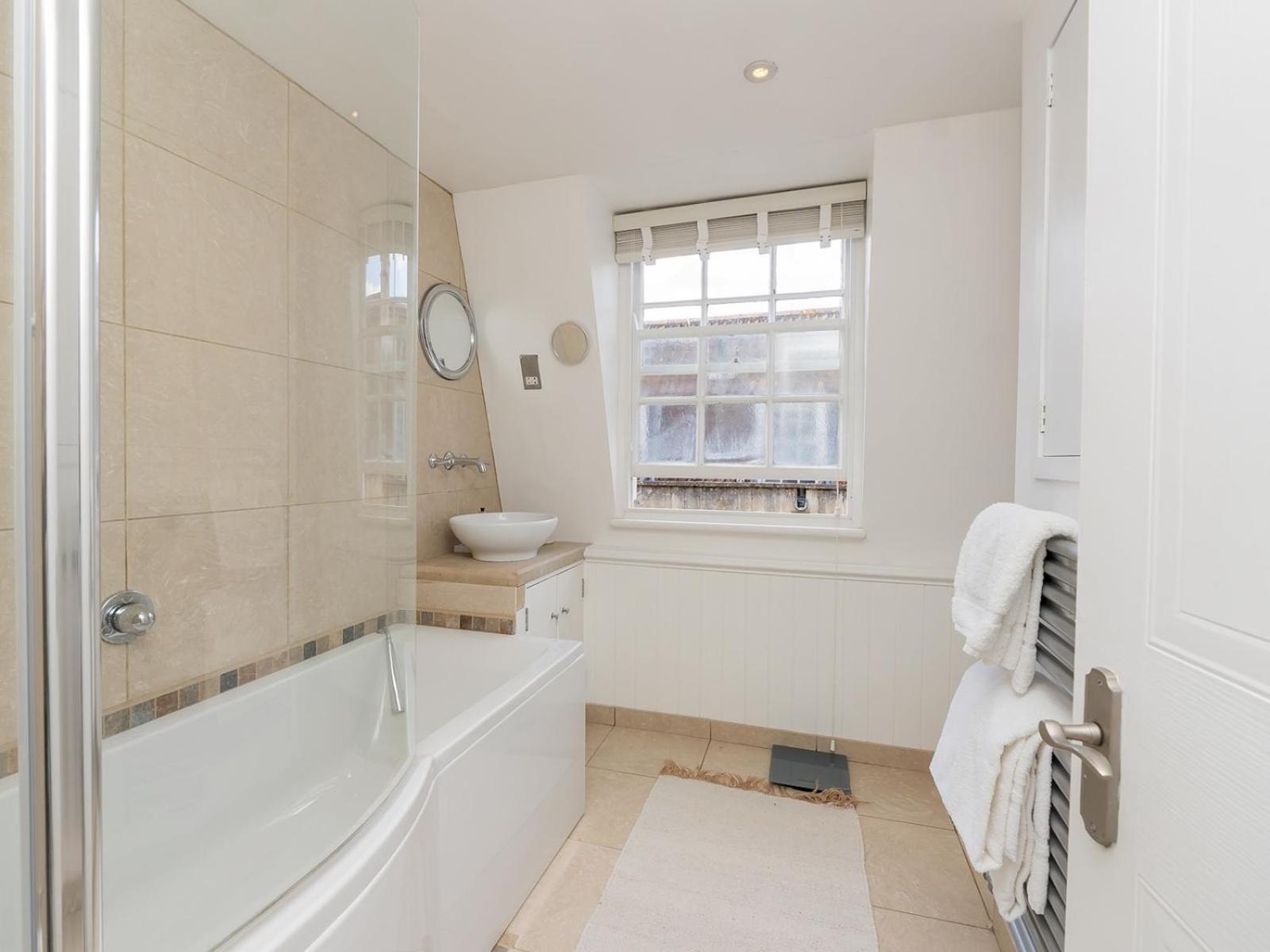 Holiday home Pass The Keys Stunning 2 Bed Townhouse In Centre