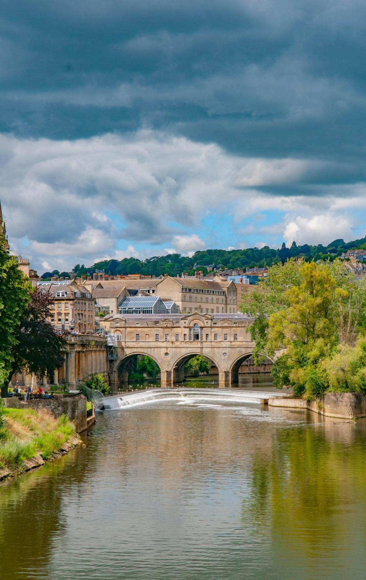Centrally Located * Bath