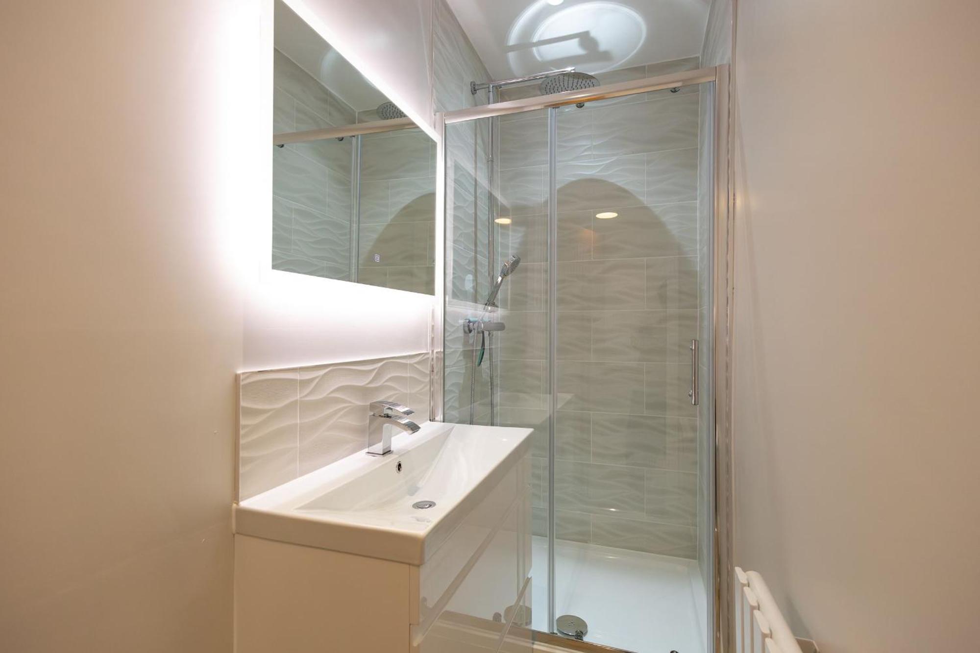 Bliss Retreat - 7 Bedroom House Holiday home Bath