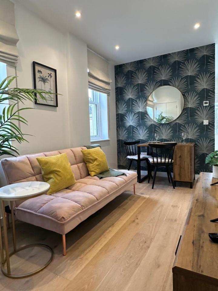 Apartment Contemporary Pied A Terre In The Heart Of