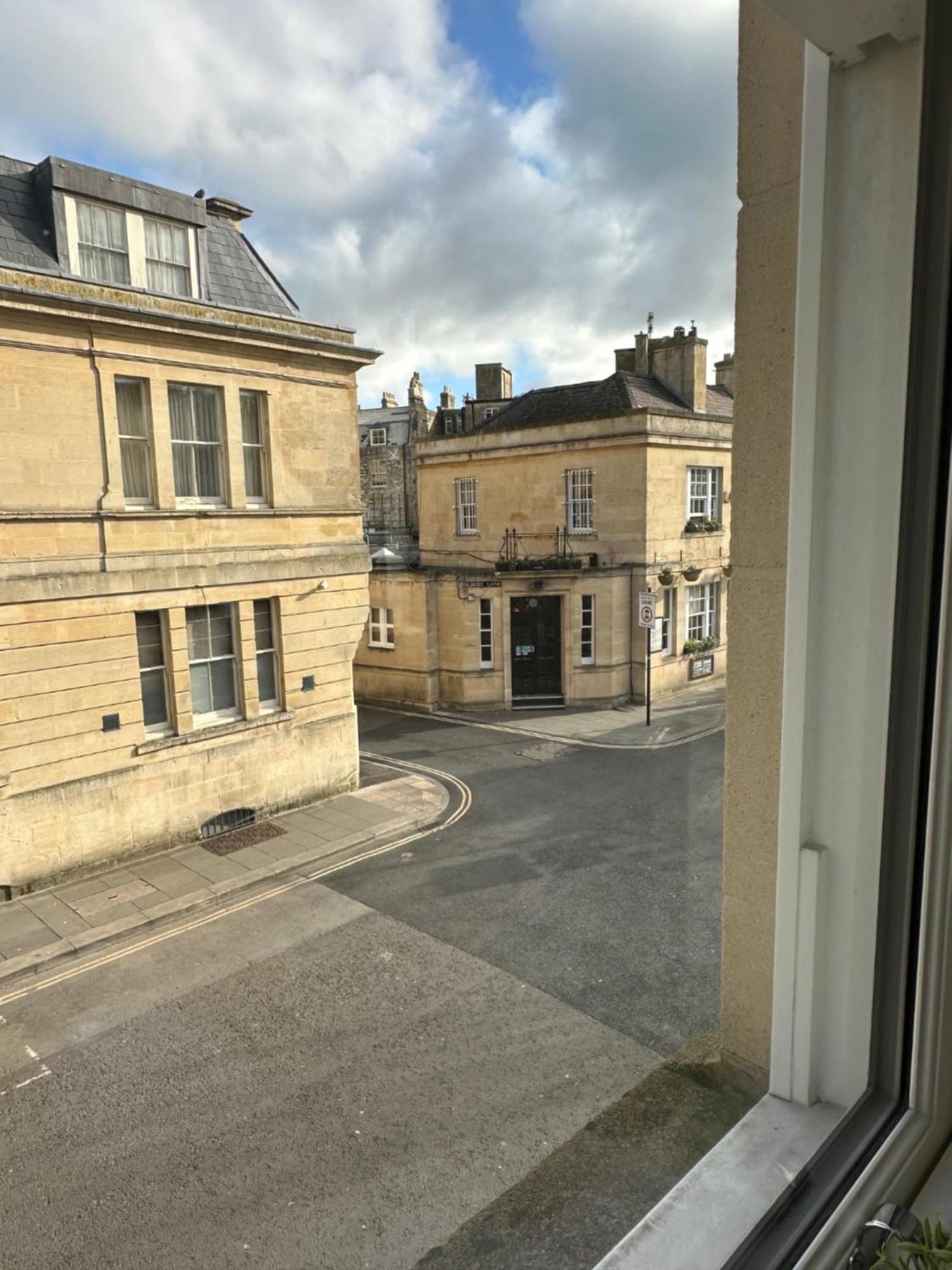 Contemporary Pied A Terre In The Heart Of Apartment Bath