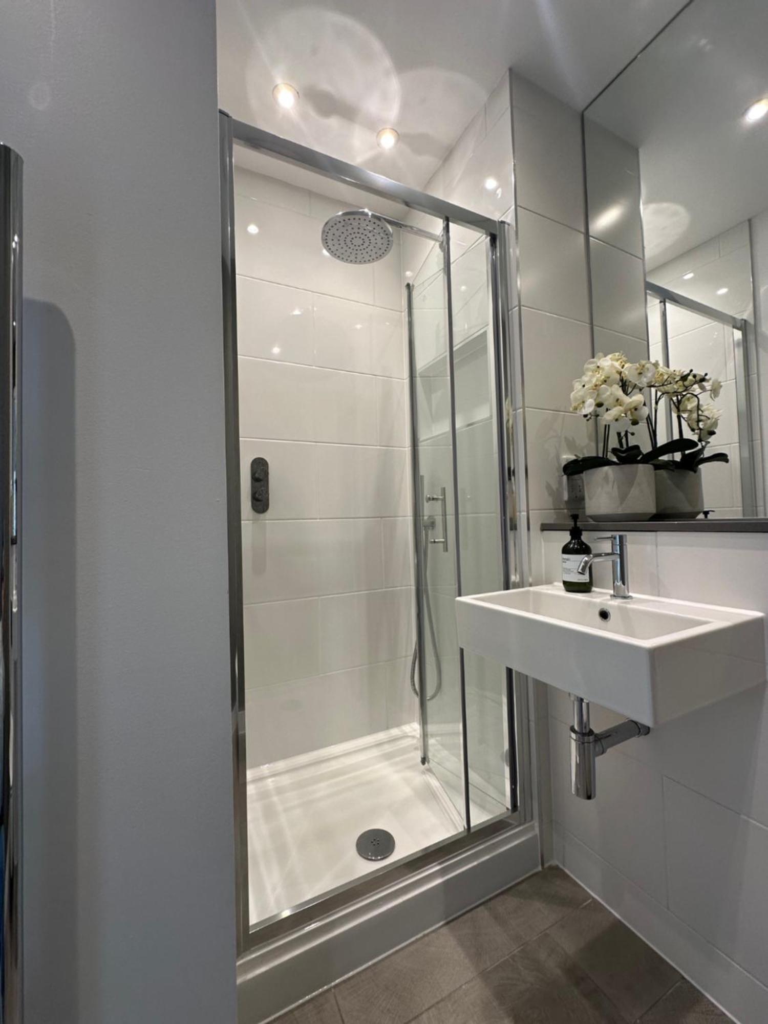 Apartment Contemporary Pied A Terre In The Heart Of