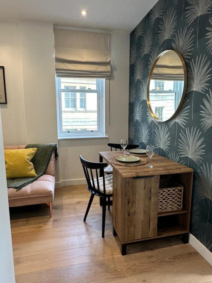 Contemporary Pied A Terre In The Heart Of *