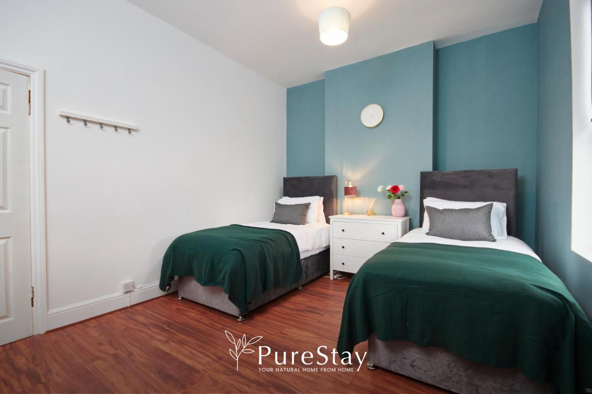 Holiday home Wonderful In With Garden - Sleeps 8 *
