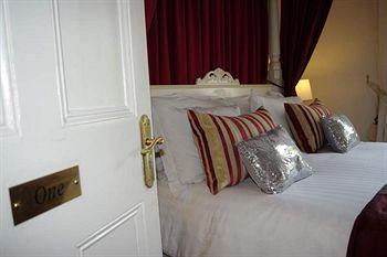 The House Boutique - In-room Breakfast - Free Parking 4*