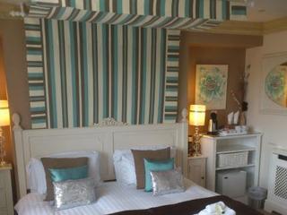 The House Boutique - In-room Breakfast - Free Parking Bath