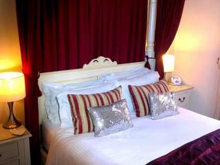 The House Boutique - In-room Breakfast - Free Parking Bath