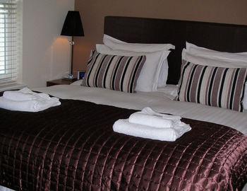 The House Boutique - In-room Breakfast - Free Parking 4* Bath