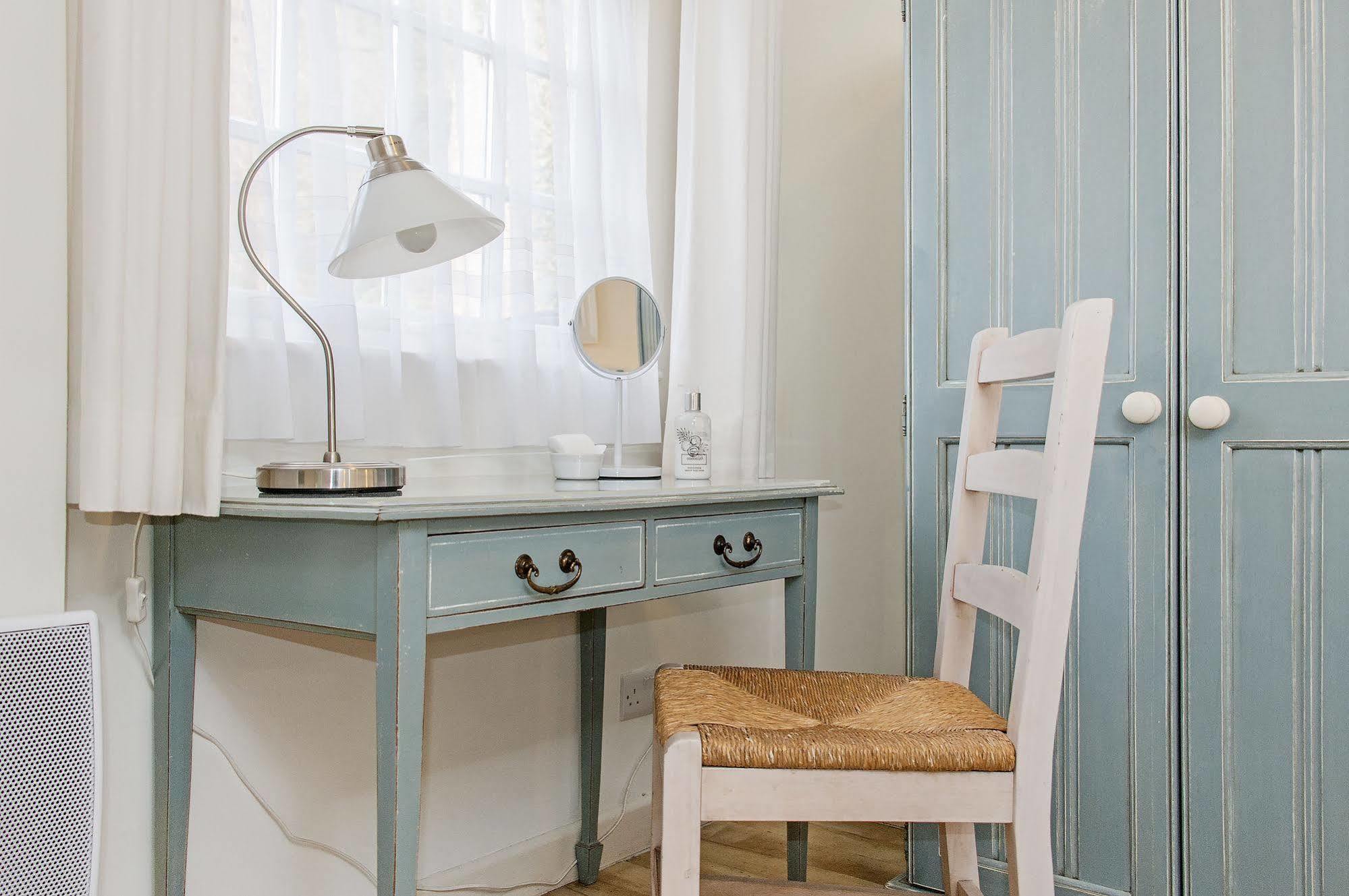 Tucking Mill View- Self Catering Apartment Bath
