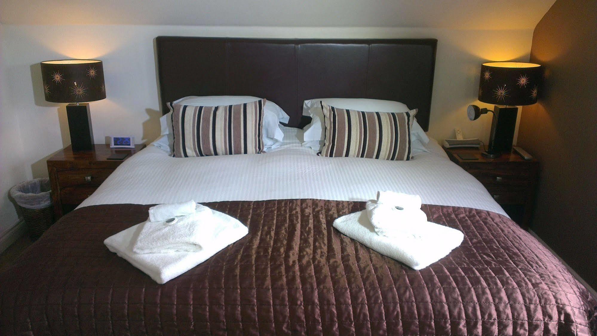 The House Boutique - In-room Breakfast - Free Parking Bath
