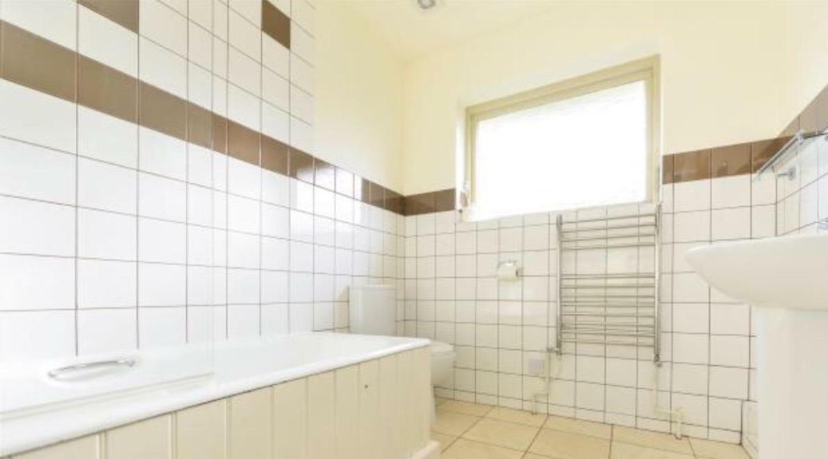 Holiday home Innisfree, Central Bath, Sleeps 16, Free Parking, Free Fast Wifi