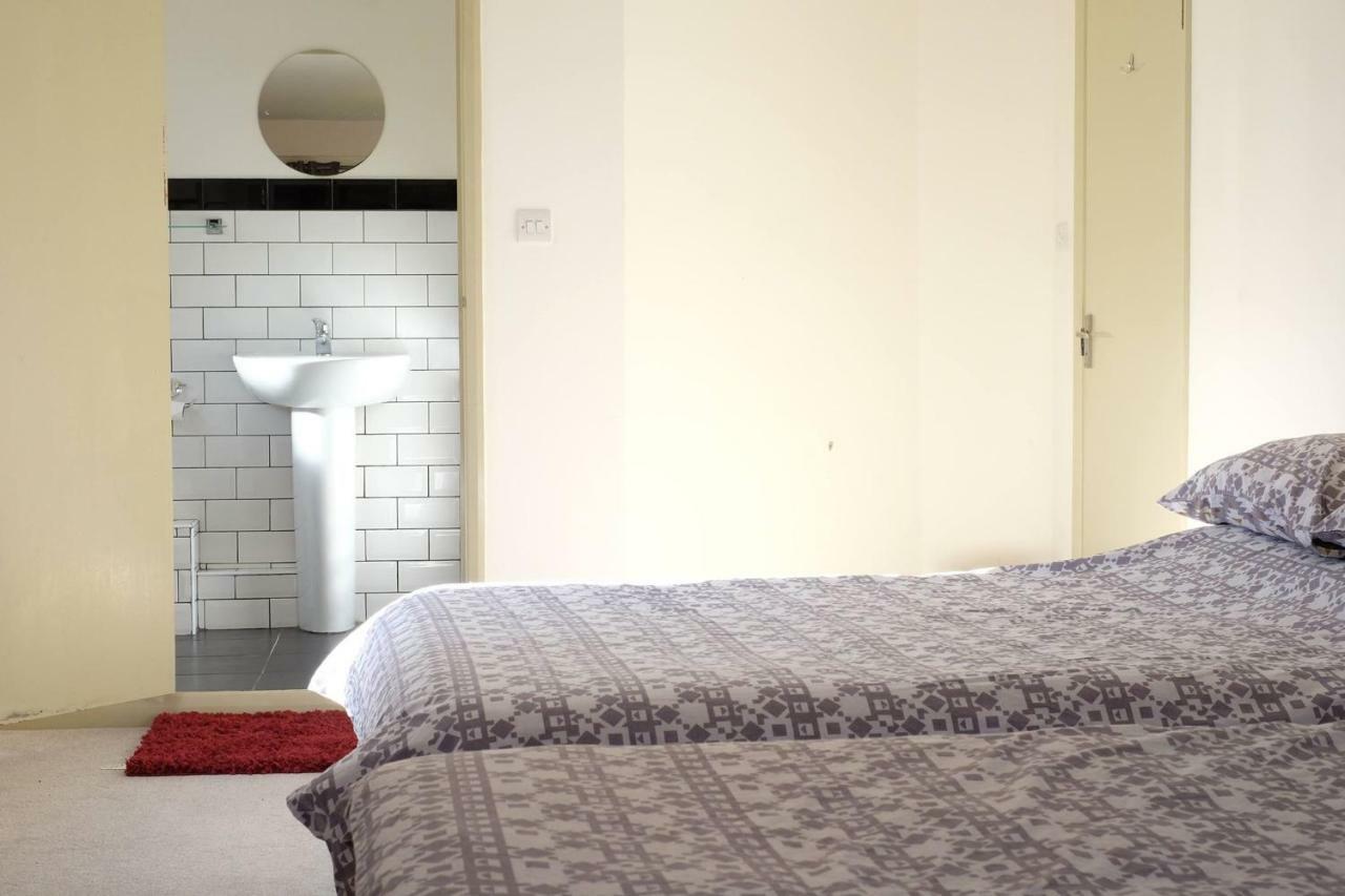 Innisfree, Central Bath, Sleeps 16, Free Parking, Free Fast Wifi Holiday home *