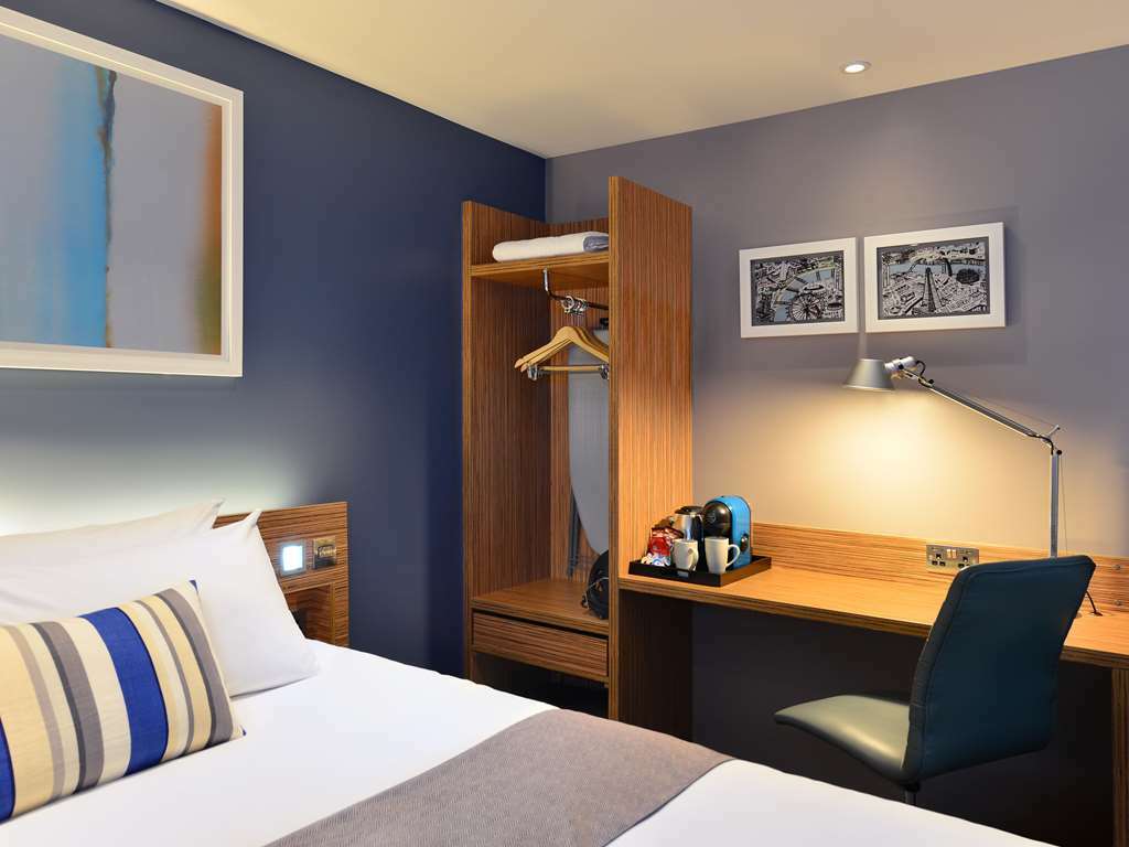 Travelodge Waterside 2* Bath