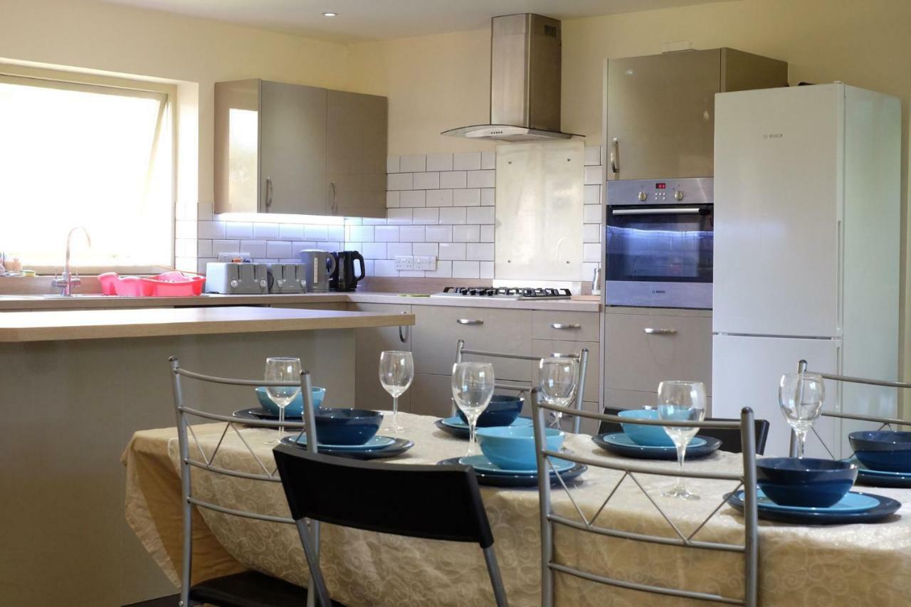 Innisfree, Central Bath, Sleeps 16, Free Parking, Free Fast Wifi * Bath