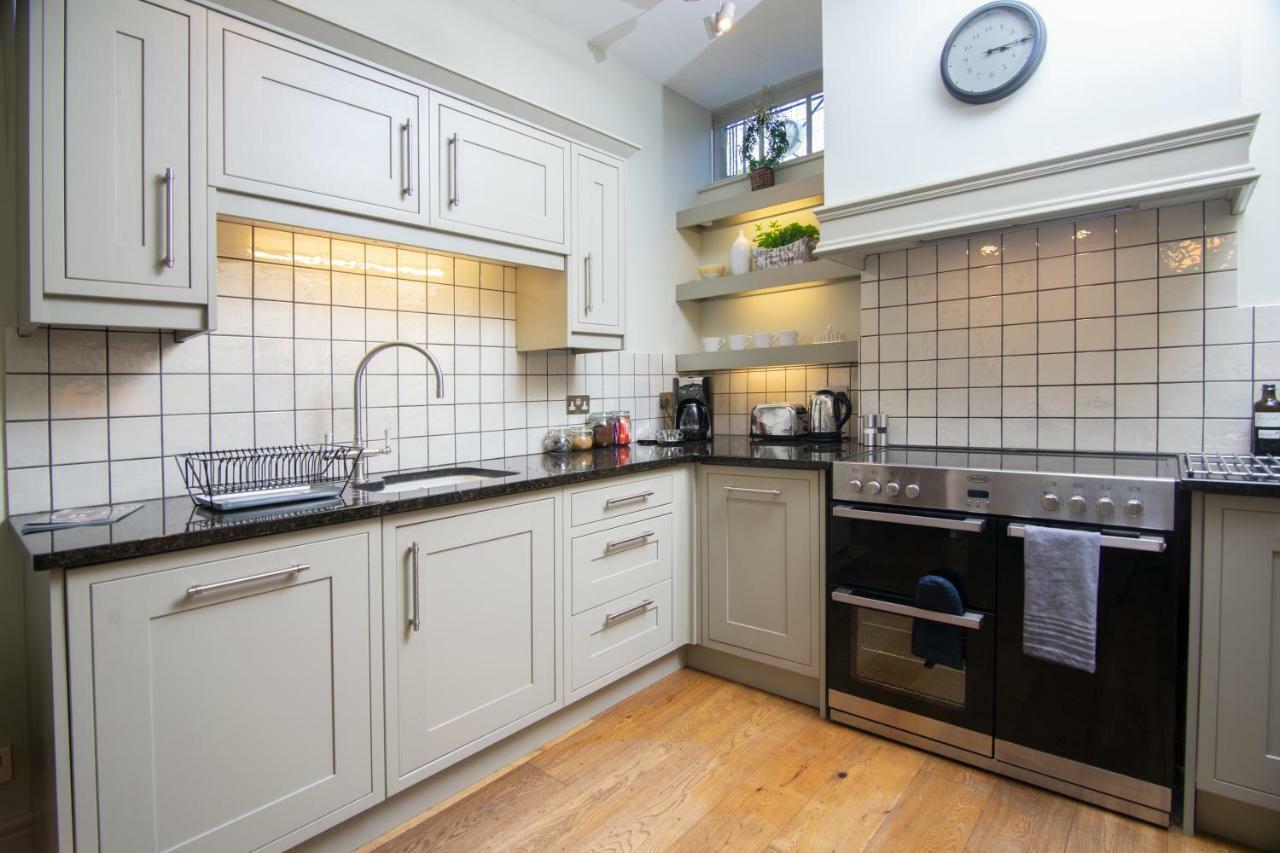 Stunning Royal Crescent With 3 Bedrooms Bath