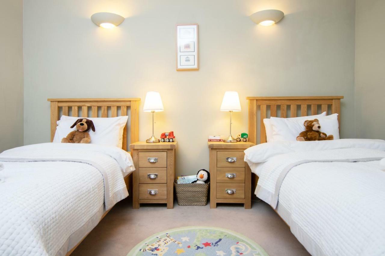Stunning Royal Crescent With 3 Bedrooms Apartment