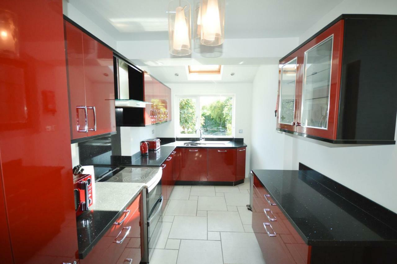 Holiday home Fantastic 4 Bedroom House In With Garden *