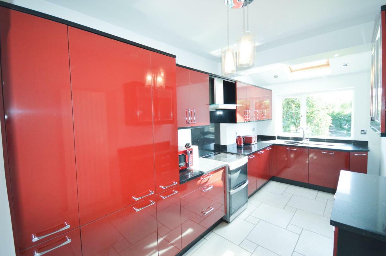 Holiday home Fantastic 4 Bedroom House In With Garden