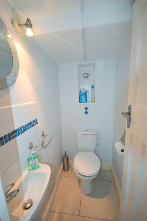 Holiday home Fantastic 4 Bedroom House In With Garden Bath