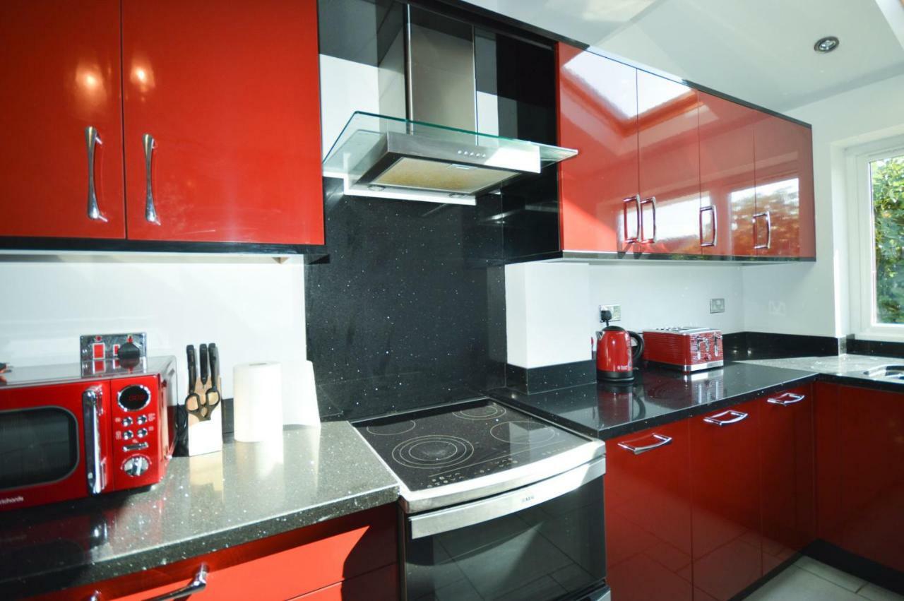 Fantastic 4 Bedroom House In With Garden Holiday home