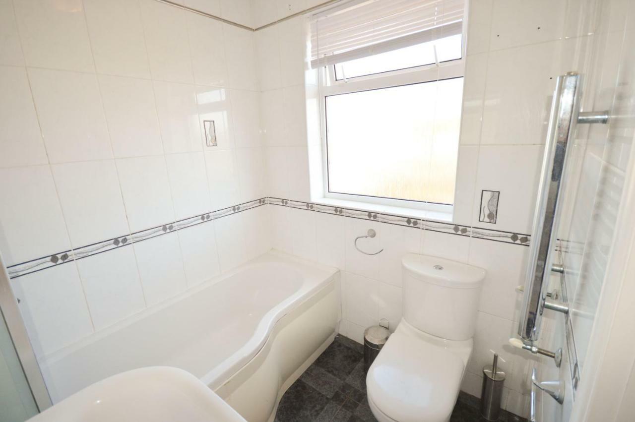 Fantastic 4 Bedroom House In With Garden Bath