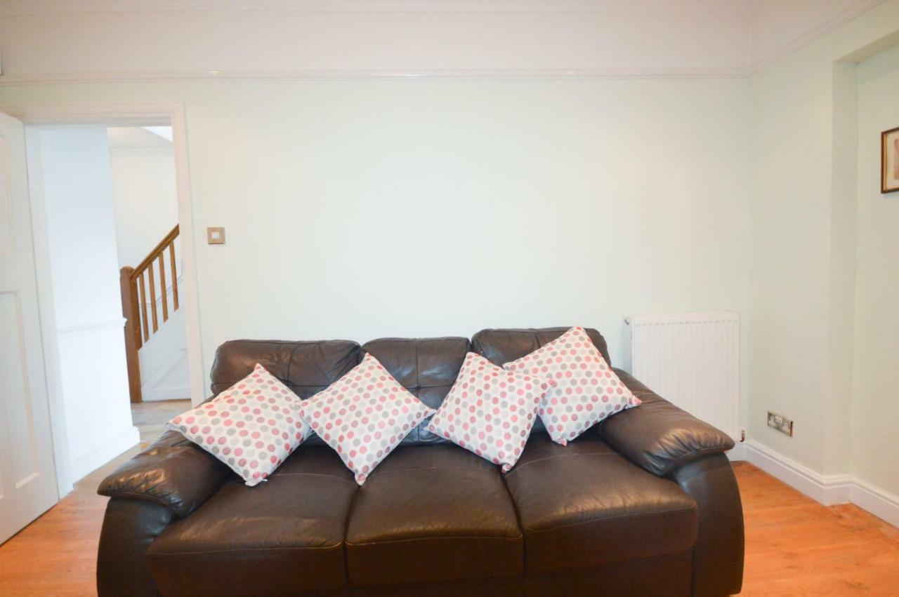 Holiday home Fantastic 4 Bedroom House In With Garden