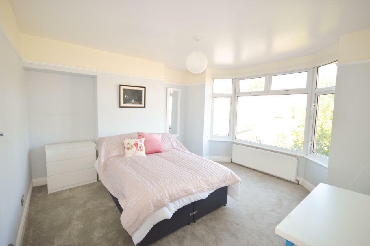 Holiday home Fantastic 4 Bedroom House In With Garden