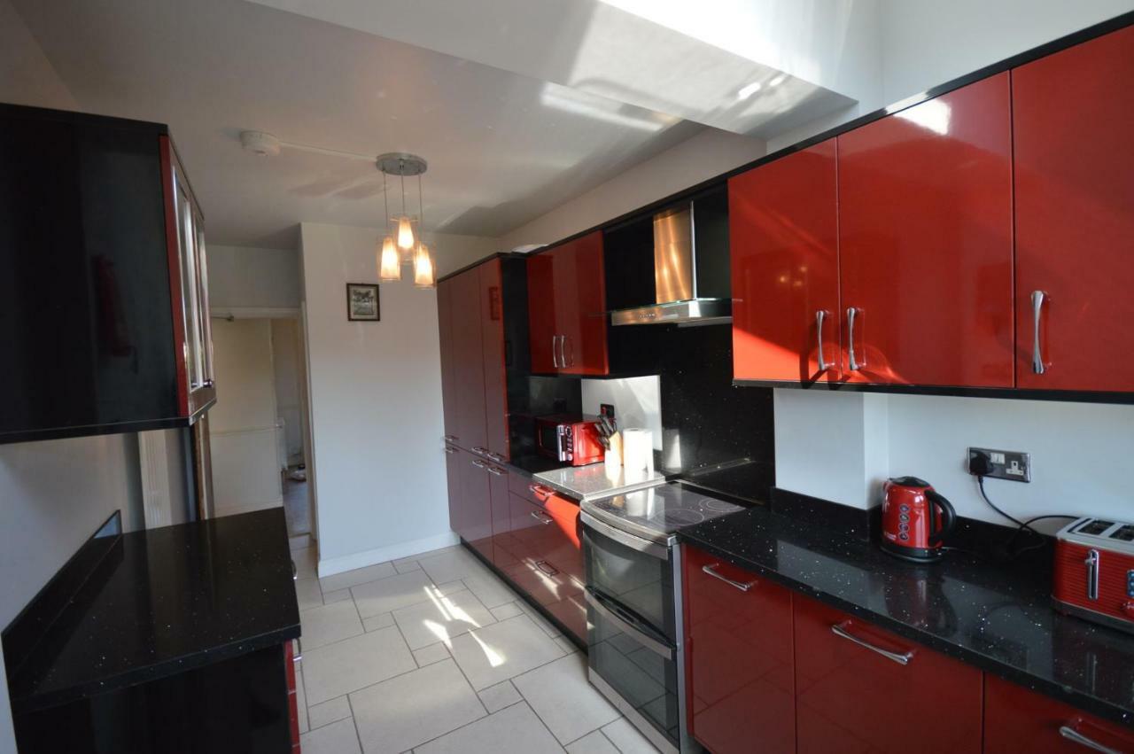 Holiday home Fantastic 4 Bedroom House In With Garden