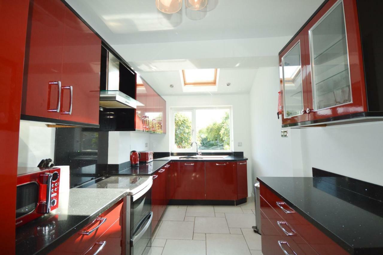 Fantastic 4 Bedroom House In With Garden * Bath