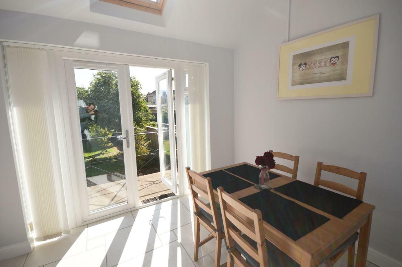 Holiday home Fantastic 4 Bedroom House In With Garden Bath