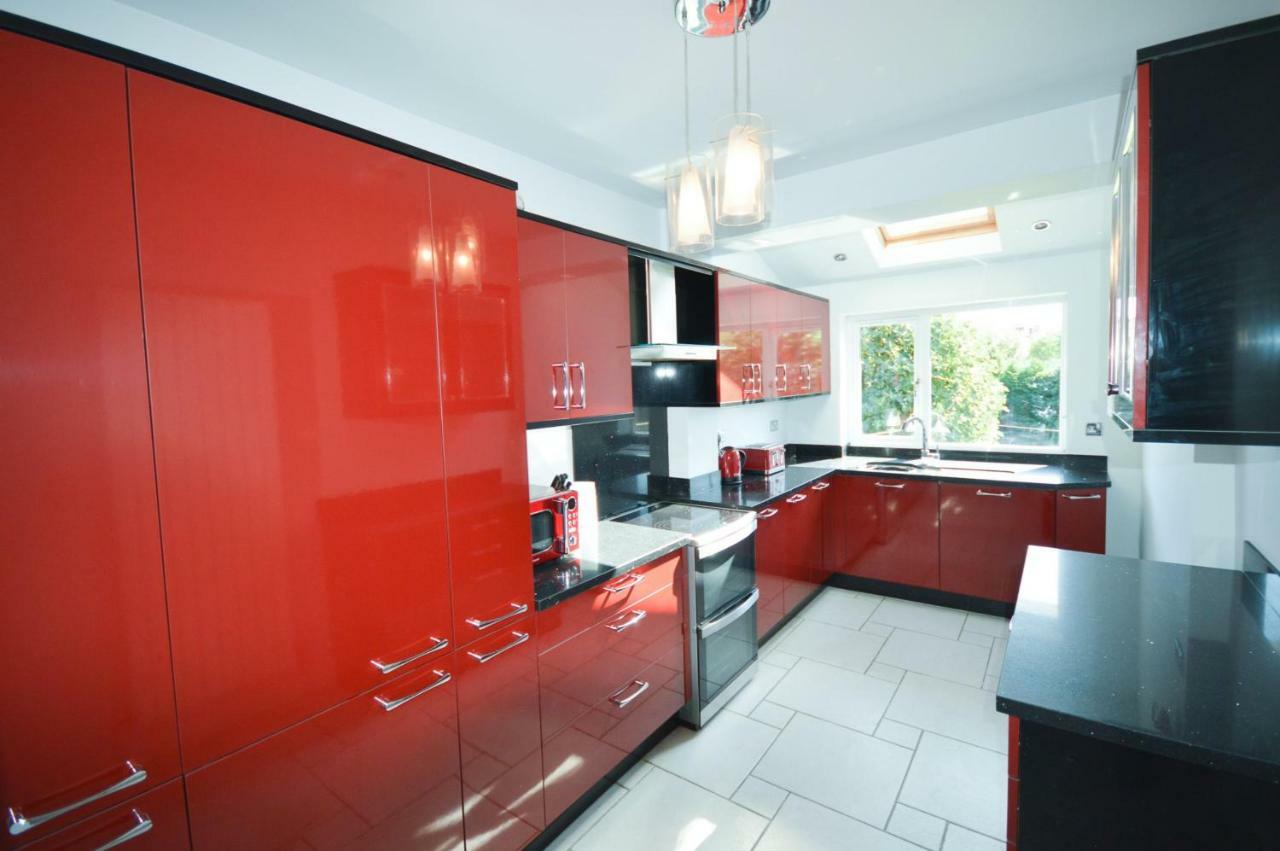 Holiday home Fantastic 4 Bedroom House In With Garden