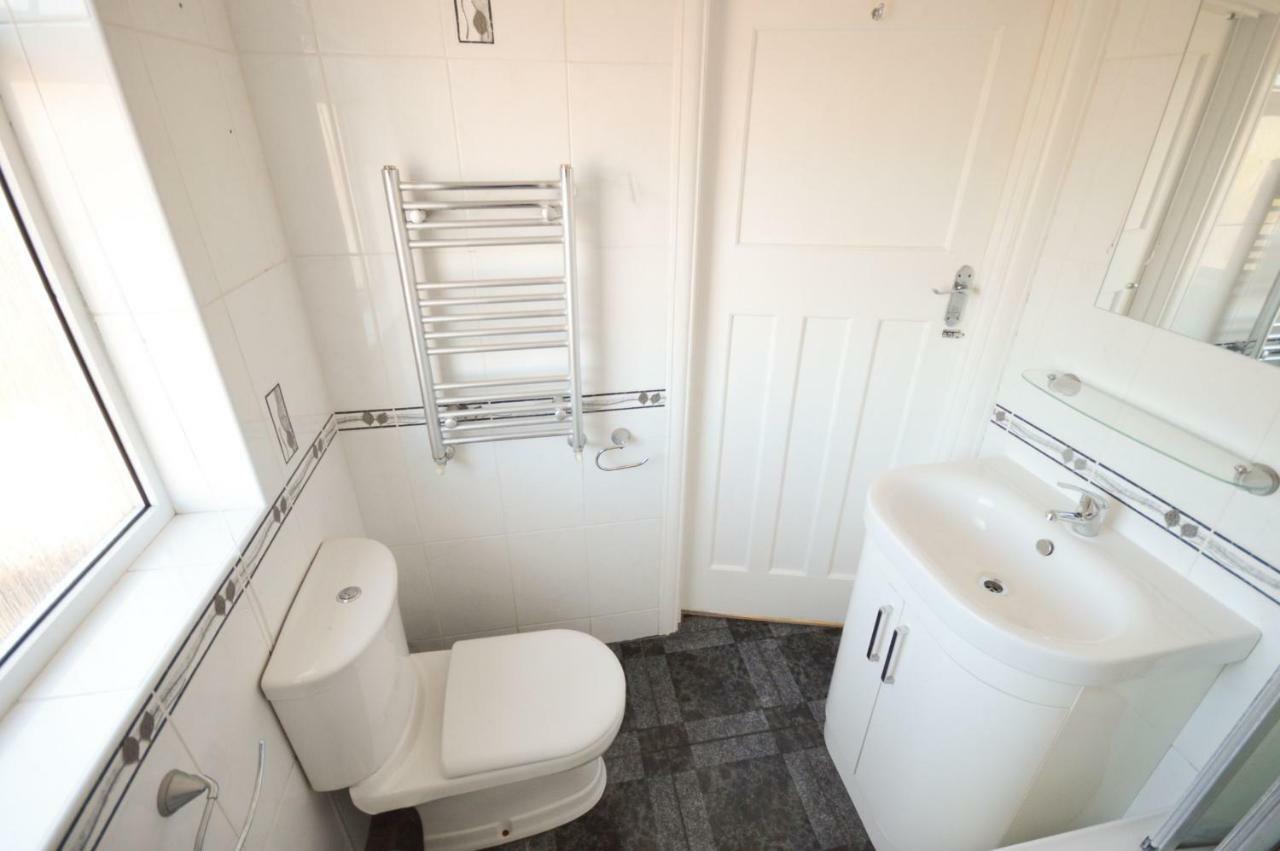 Fantastic 4 Bedroom House In With Garden Holiday home