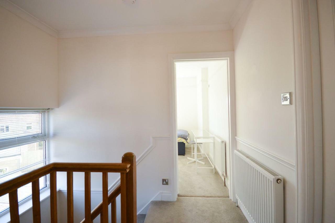 Holiday home Fantastic 4 Bedroom House In With Garden Bath