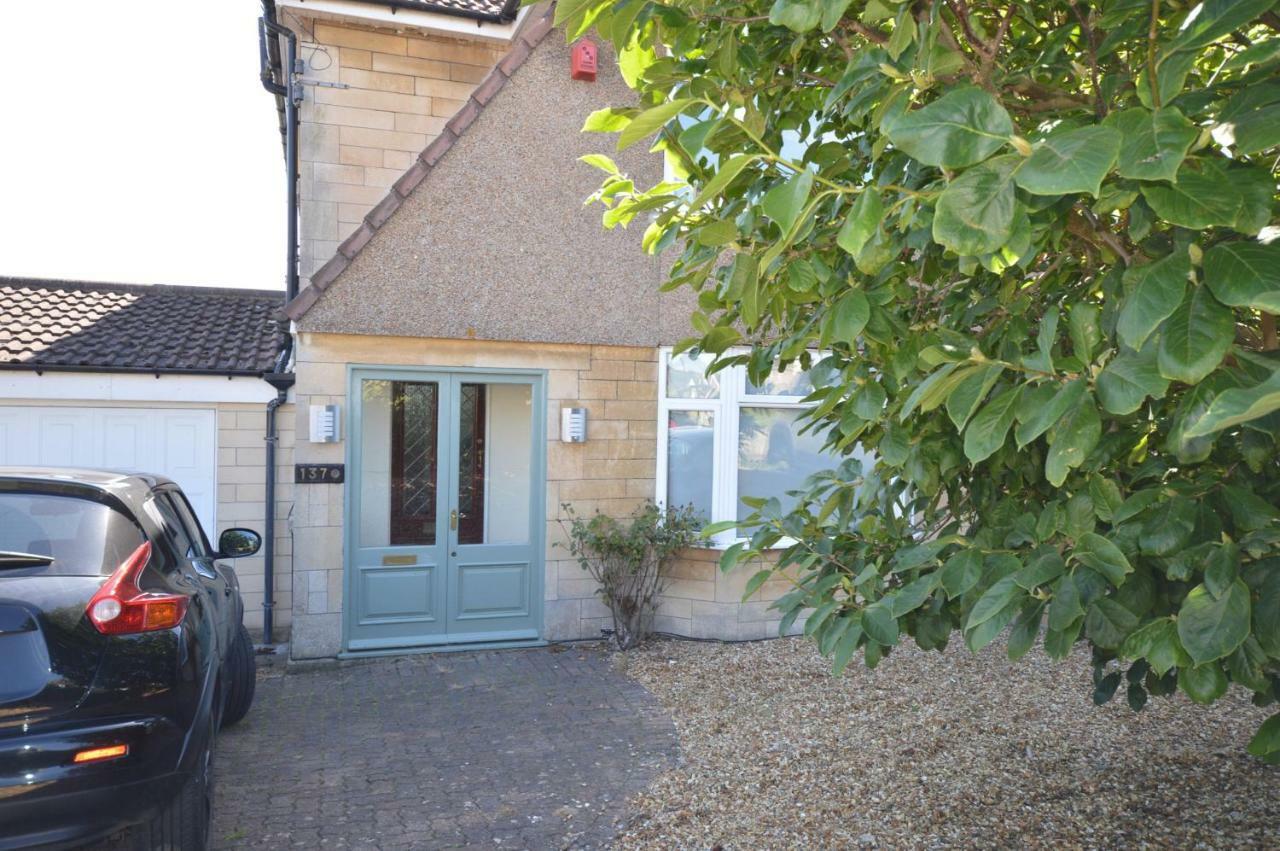 Holiday home Fantastic 4 Bedroom House In With Garden Bath