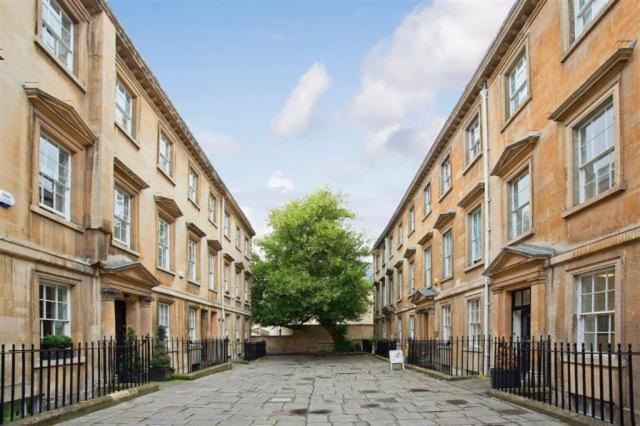 The Courtyard No.9 *