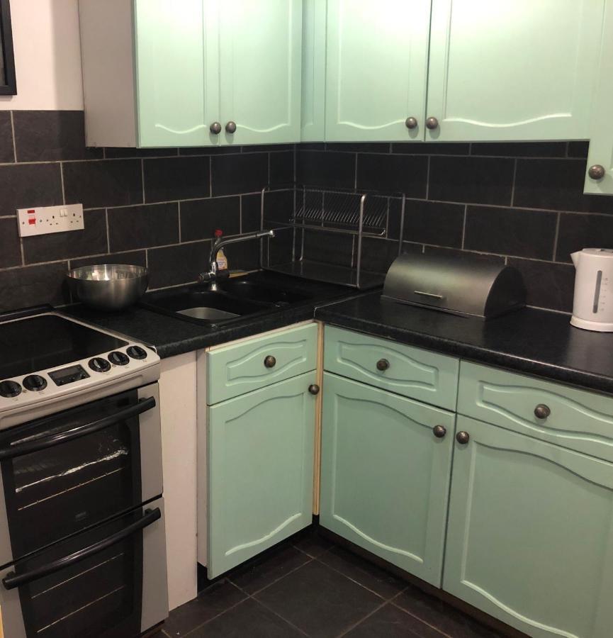 Lauras Townhouse Grand Garden Bath
