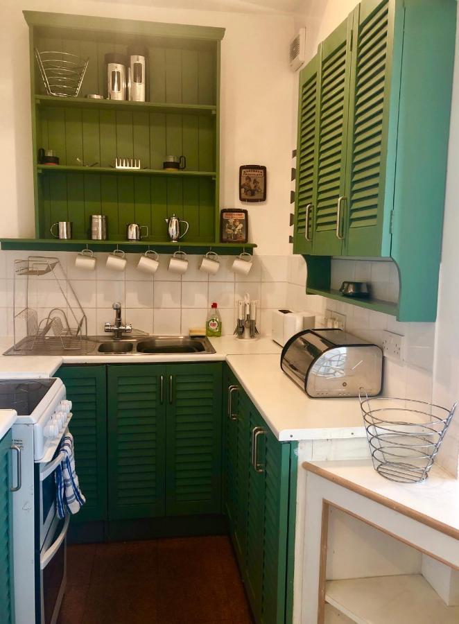 Lauras Townhouse Erte's Atelier Apartment
