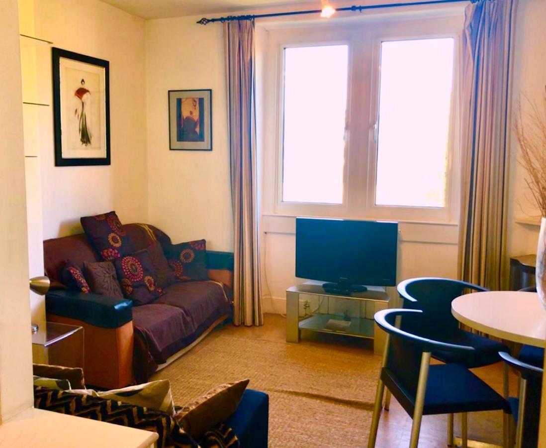 Lauras Townhouse Erte's Atelier Apartment