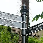 Luxury 2 Bedroom City Apartment In Bath\'S Artisan Quarter